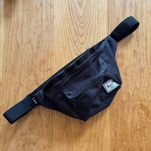 NWOT Herschel Supply Hip Bag
